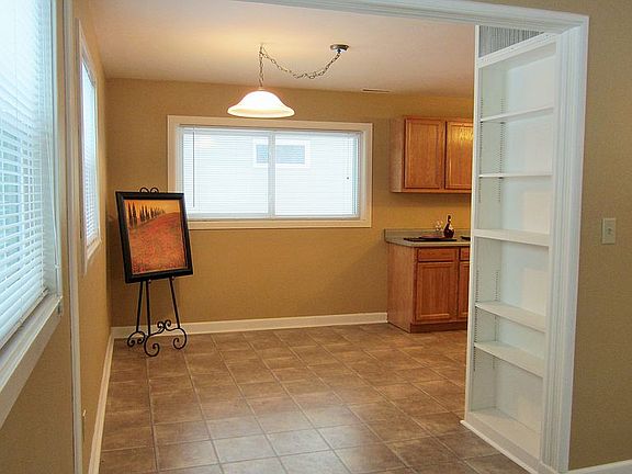 Dining Room w built ins