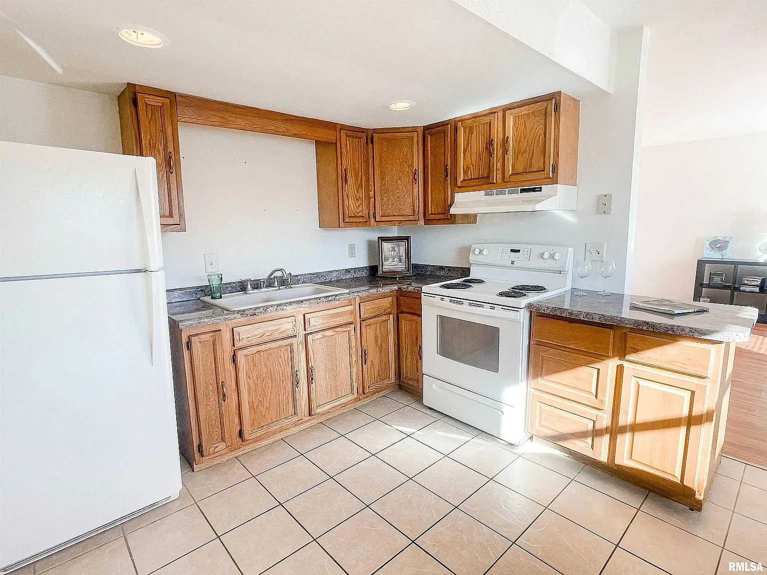 2 bed, 1.0 bath, 936 sqft, $997 — Photo 4