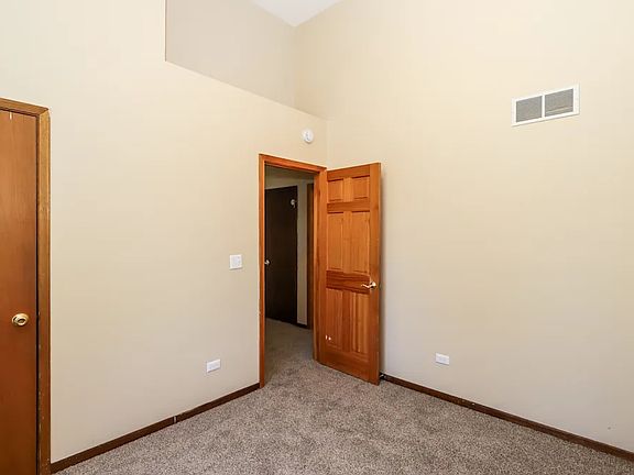 5th image of 383 N Elmwood Dr