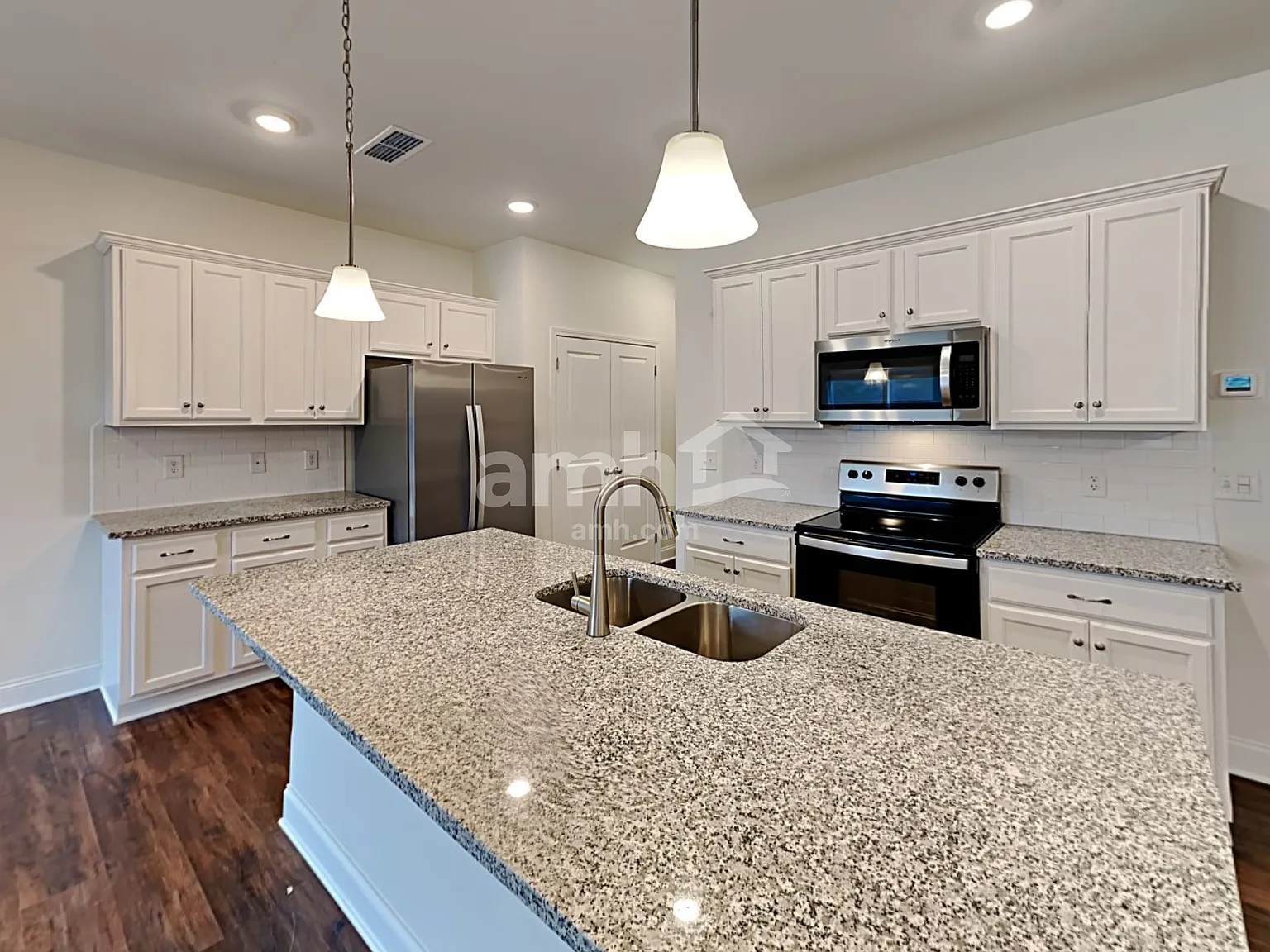 4 bed, 2.5 bath, 2098 sqft, $2,435 — Photo 4