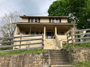 325 Montana St, Mount Hope, WV 25880
