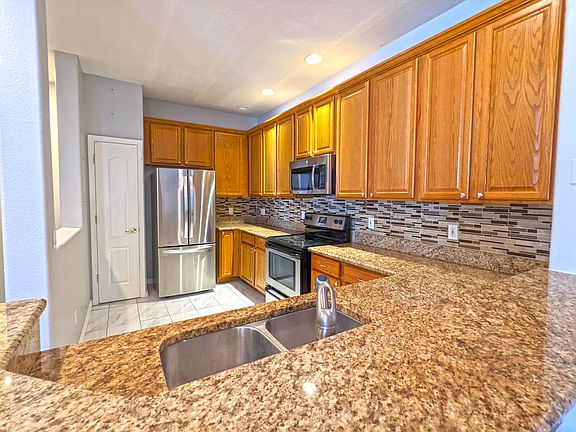 4th image of 13427 Fountain Bleau Dr