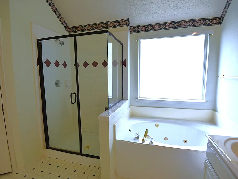9700 Summer Dr — Photo 11