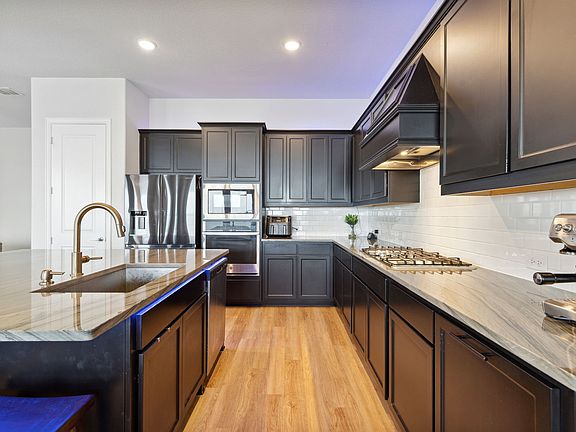 5th image of 18142 Lakefront Ct