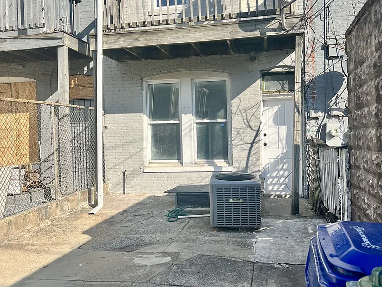 440 N Luzerne Ave — Photo 46