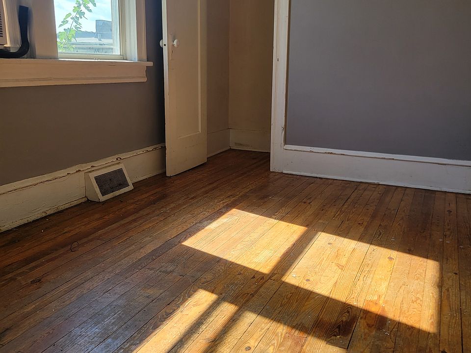 2nd image of 1437 S Main St #3