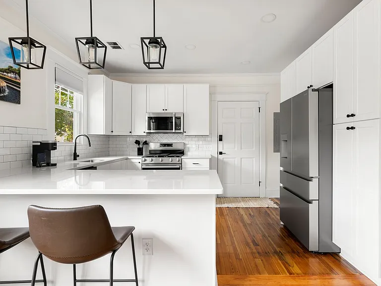 1133 King St — Photo 11