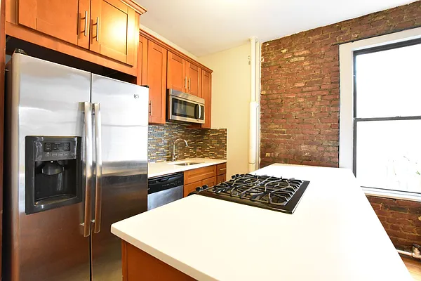 Rented by Clove Realty LLC | media 32