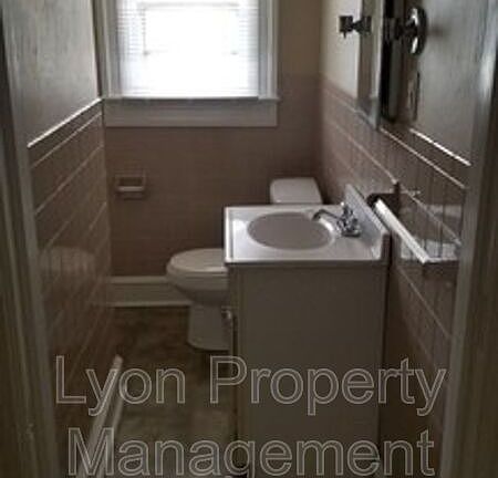 5th image of 115 Trenton St APT 1A