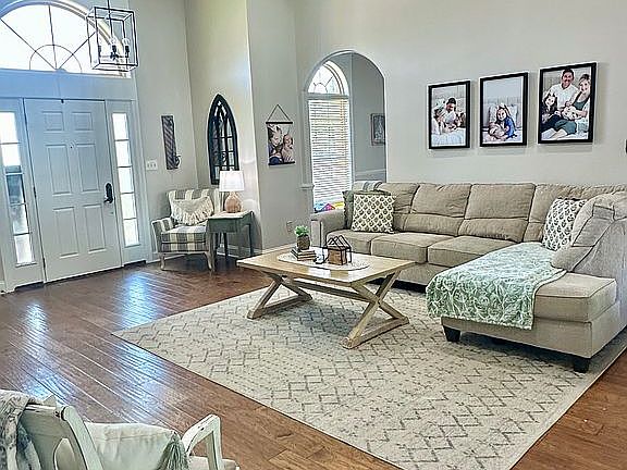 3rd image of 300 Bunker Ln