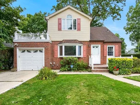 48 Maple Drive, New Hyde Park, NY 11040