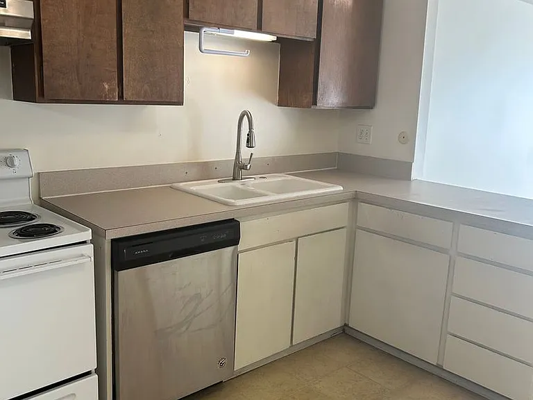 1003 S 41st Ave — Photo 5