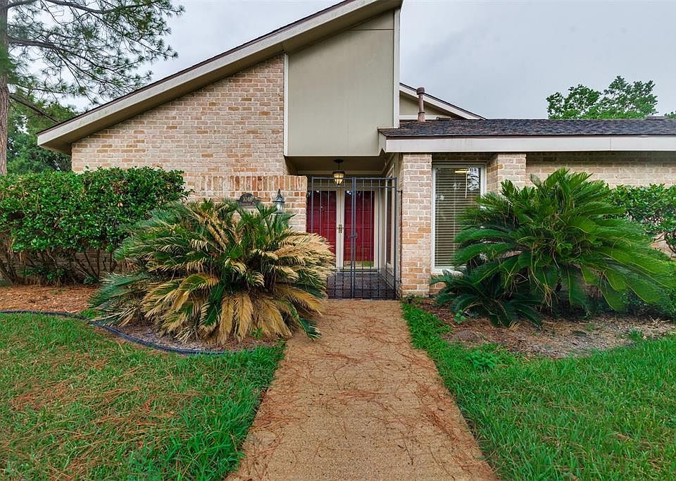 1st image of 1046 Dominion Dr