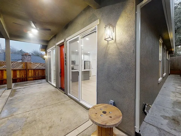 8404 Ascolano Ave — Photo 2
