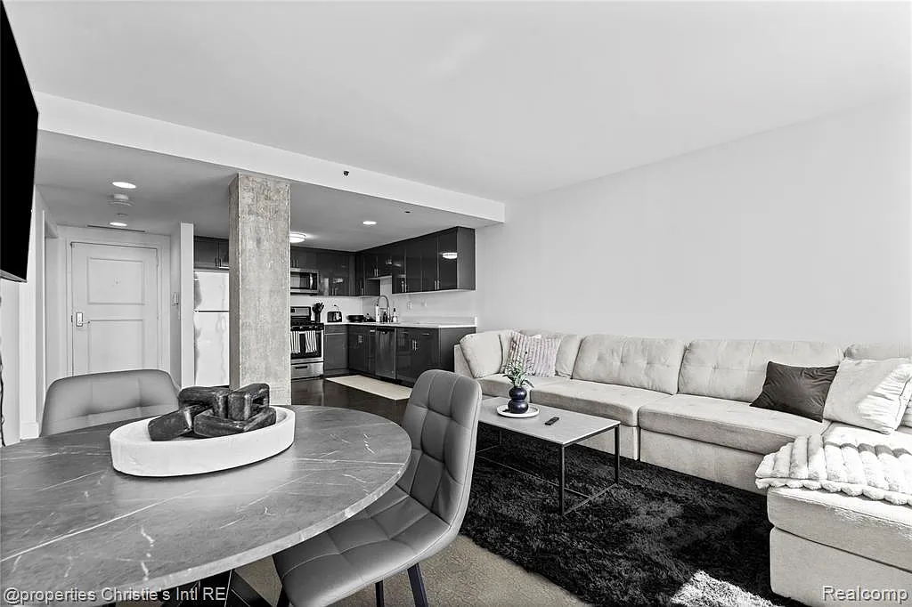 3320 Spinnaker Ln — Photo 4