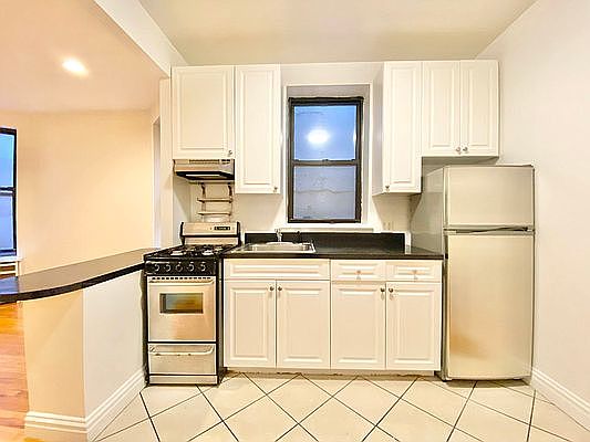 5th image of 243 W 107th St #4E1