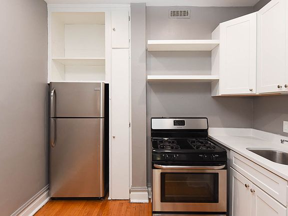 2nd image of 445 W Melrose St APT 1A