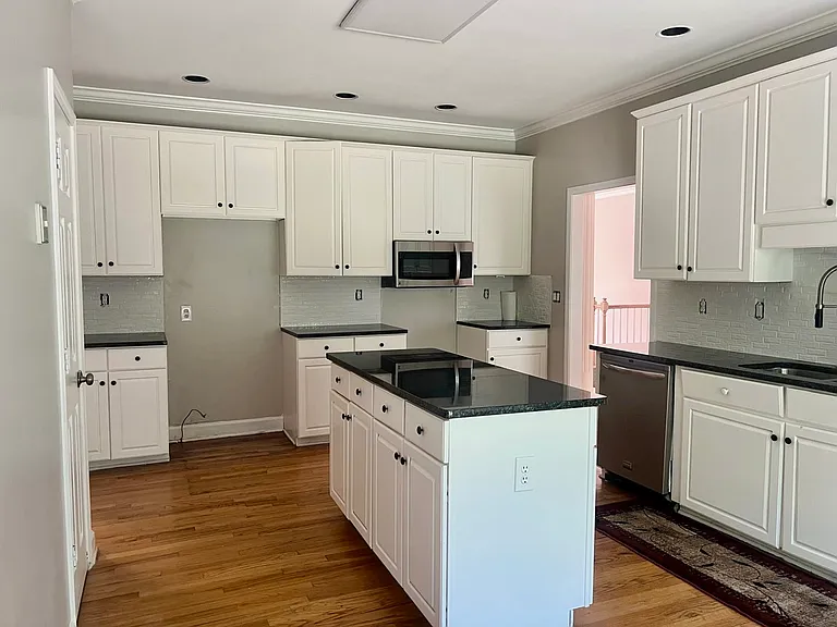 601 Southdale Cir — Photo 9