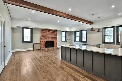 107 Chestnut St E Photo 1