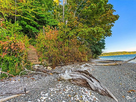 2nd image of 4084 NE Breakwater Court
