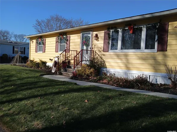 1661-302 Old Country Rd, Riverhead, NY 11901