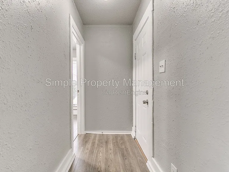 1728 NE Euclid St — Photo 2