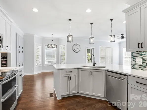 5508 Tillery Ln, Gastonia, NC 28056