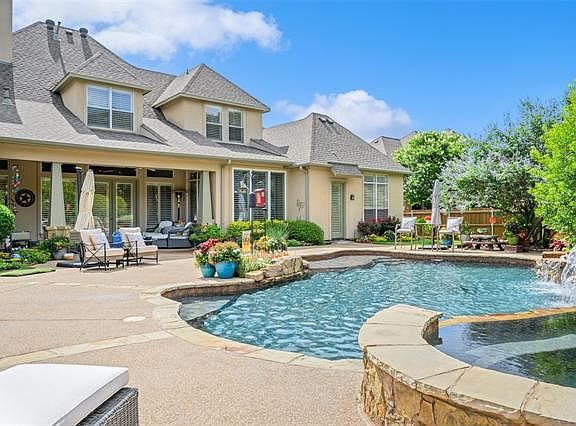 3rd image of 908 Meandering Woods Dr