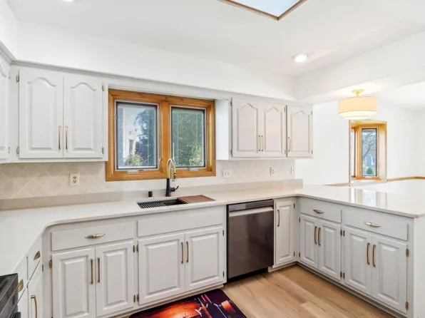 16285 West Marietta DRIVE, New Berlin, WI 53151