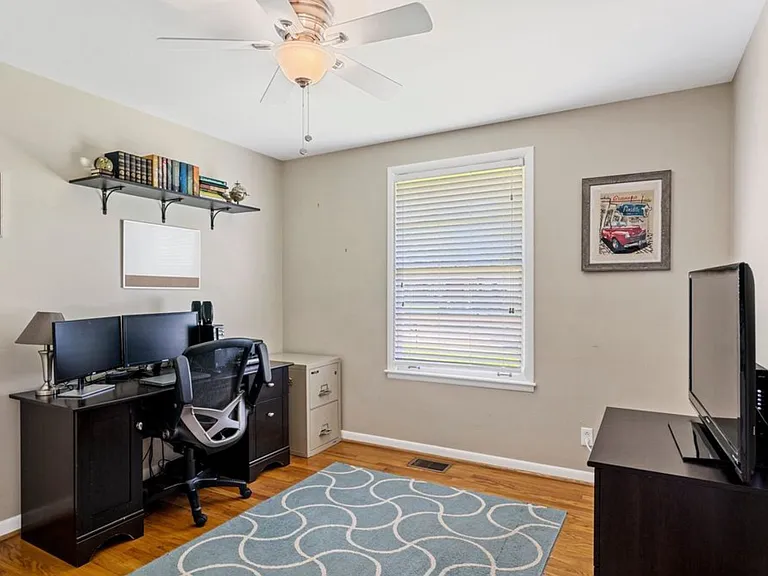623 Elaine Dr — Photo 9
