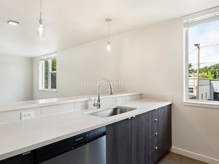 424 NE Jessup St #10 — Photo 14