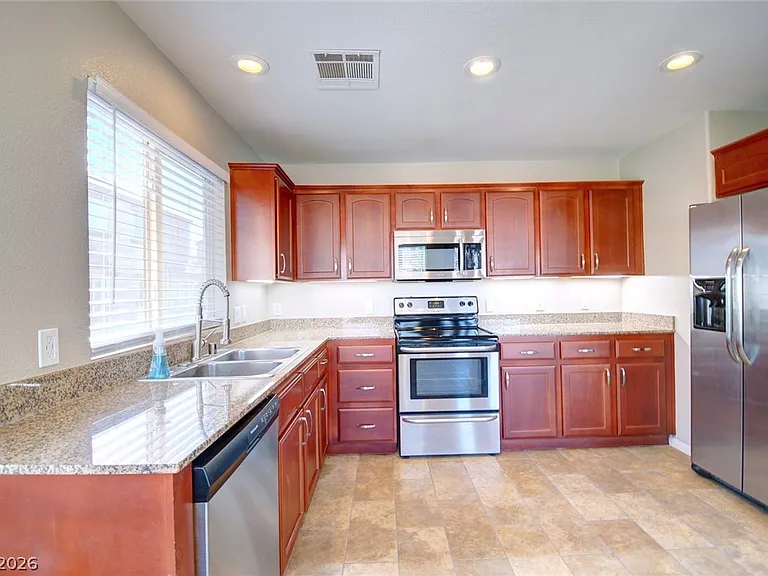 8400 Tiger Woods Ave — Photo 9