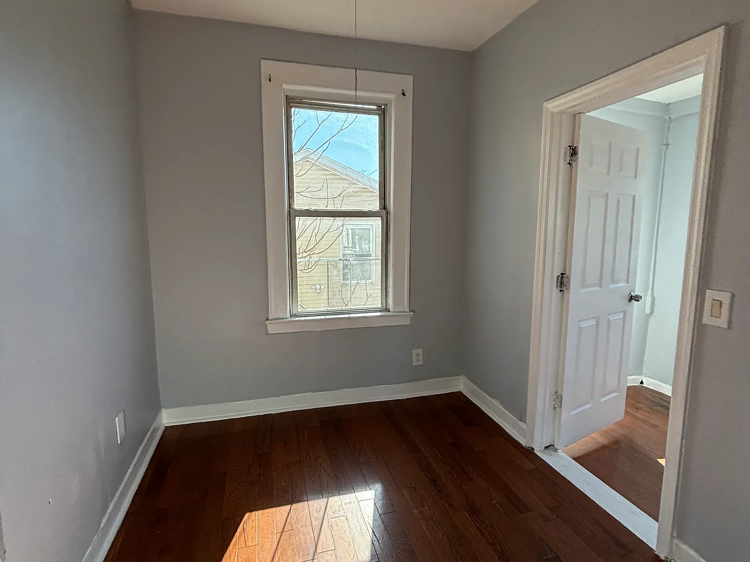 3 bed, 1100 sqft, $1,900 — Photo 3