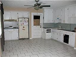 3rd image of 9711 San Carlos St