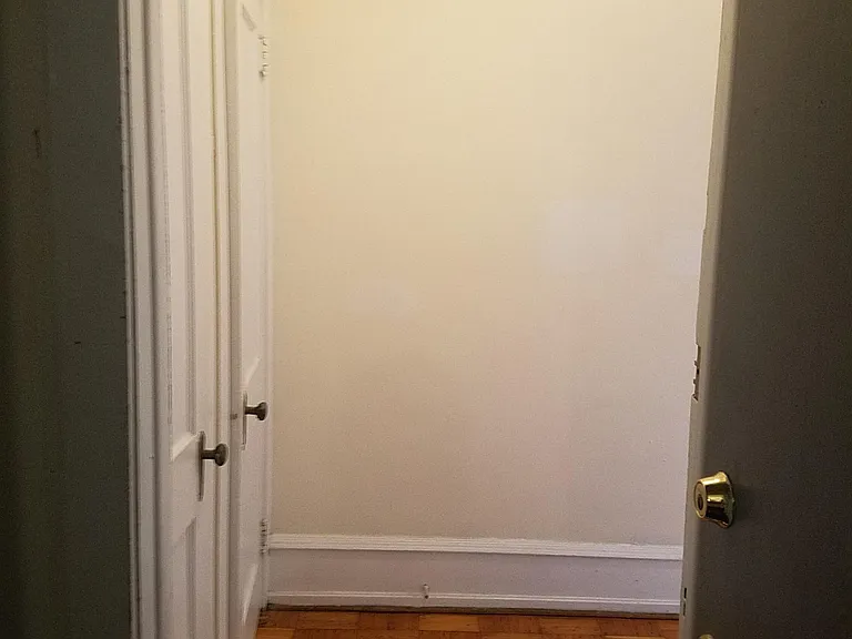 Apt Foyer/entry with 2 Closets