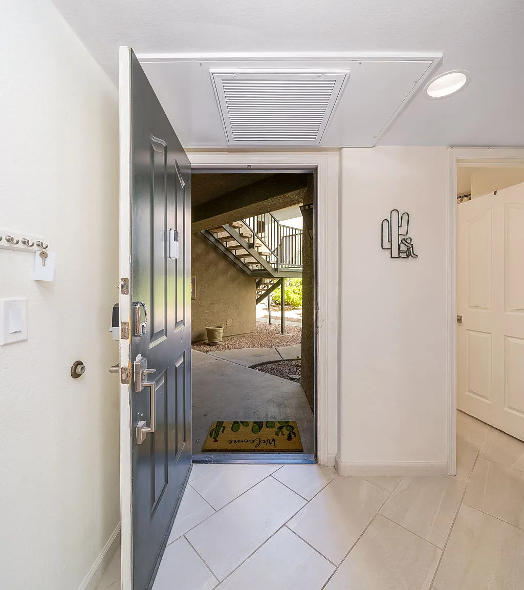 2 bed, 944 sqft, $2,950 — Photo 2