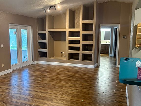 5th image of 1416 E Spring Ridge Cir