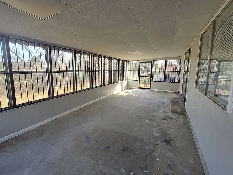 3760 Saint Elmo Ave — Photo 4