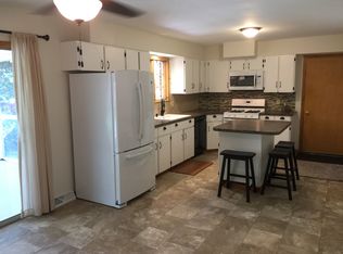 210 Mecherle Dr, Bloomington, IL