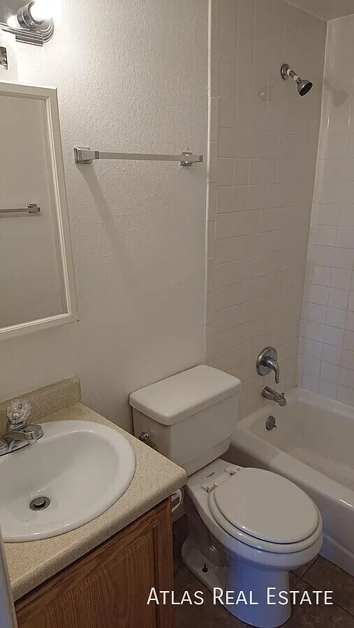 Save $1395! Fantastic Location near Rock Park and Downtown Castle Rock! Walk to Town! 2 Bed 1 Bat... — Photo 4