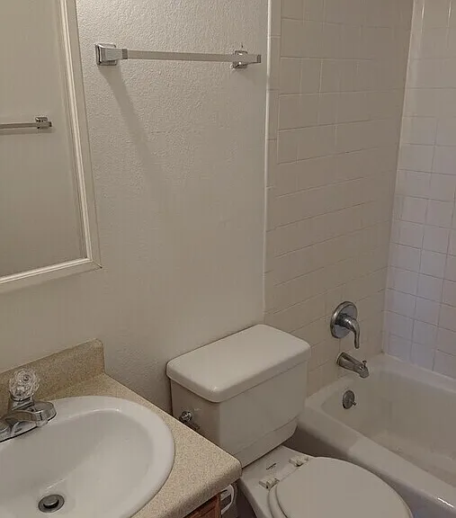 920 Bishop Ct #B — Photo 4