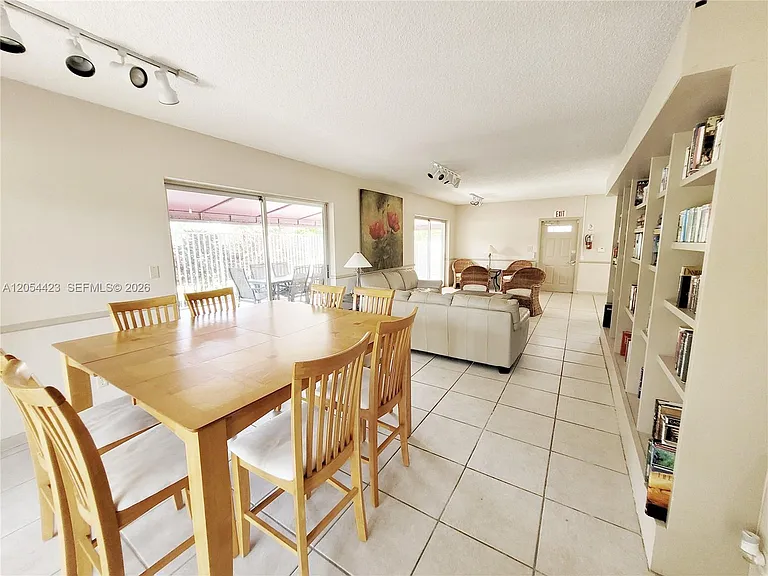 7523 Greenlake Way #C — Photo 40