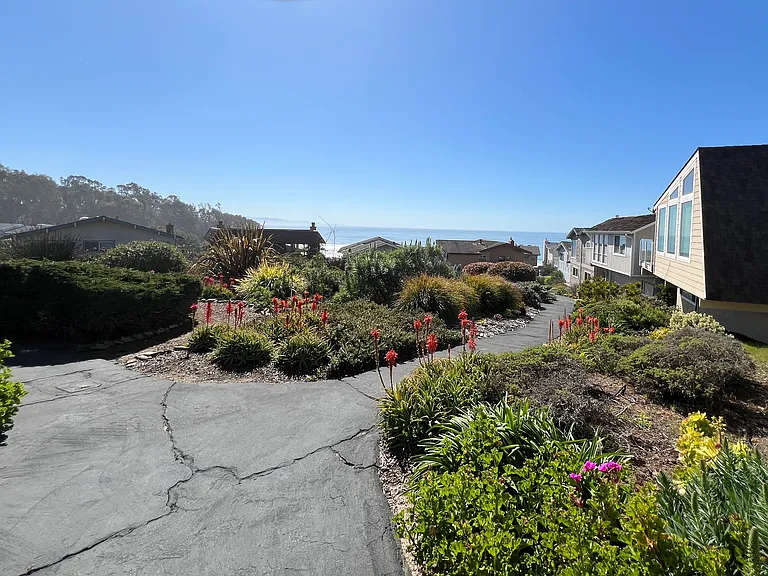 463 Sea Horse Dr — Photo 34