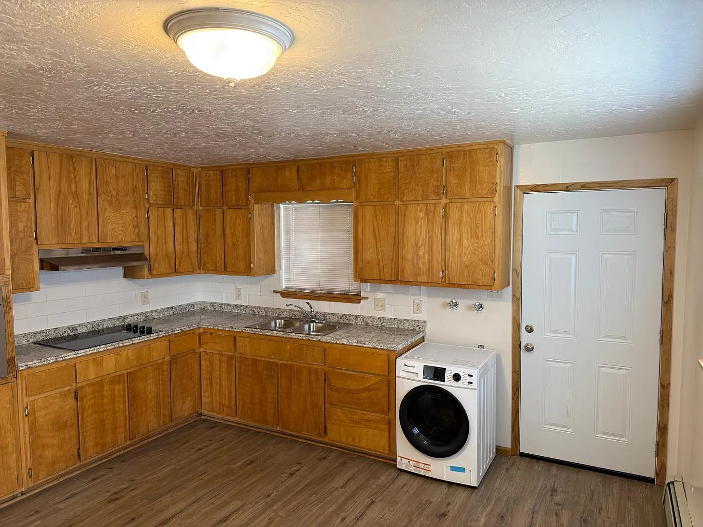 2 bed, 1.0 bath, 800 sqft, $1,425 — Photo 2