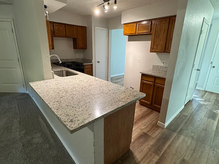 2406 Hallmark St — Photo 2