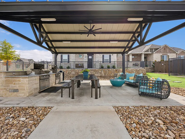 VLux Stoneridge — Photo 102