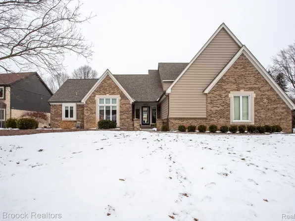 1692 White Birch Ct, Troy, MI 48098