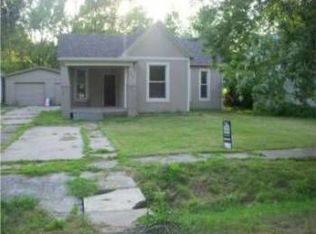 1306 SW Clinton St, Oak Grove, MO 64075