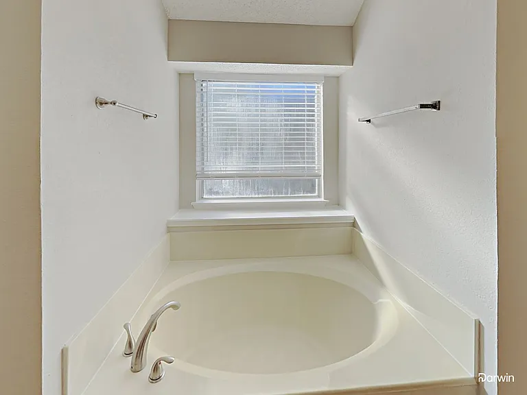 815 McComb Ln — Photo 8