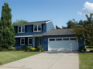 40 Rollingwood Dr, Lancaster, NY 14086